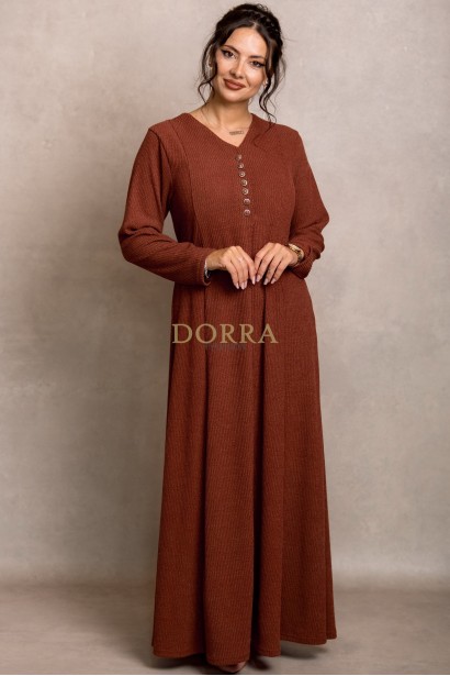 Rochie lunga Medina din tricot caramiziu, cu nasturi si cordon